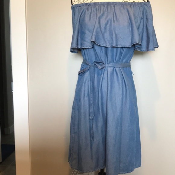 Old Navy Dresses & Skirts - Chambray off shoulder dress!